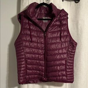 Old Navy Active Quilted Vest in Plum